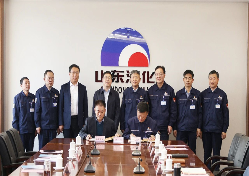 安丘市委書記賈勤清一行到山東海化—博陽機械數轉智改研發(fā)中心實地考察